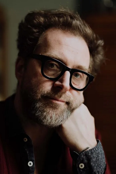 Uli Hanisch backdrop