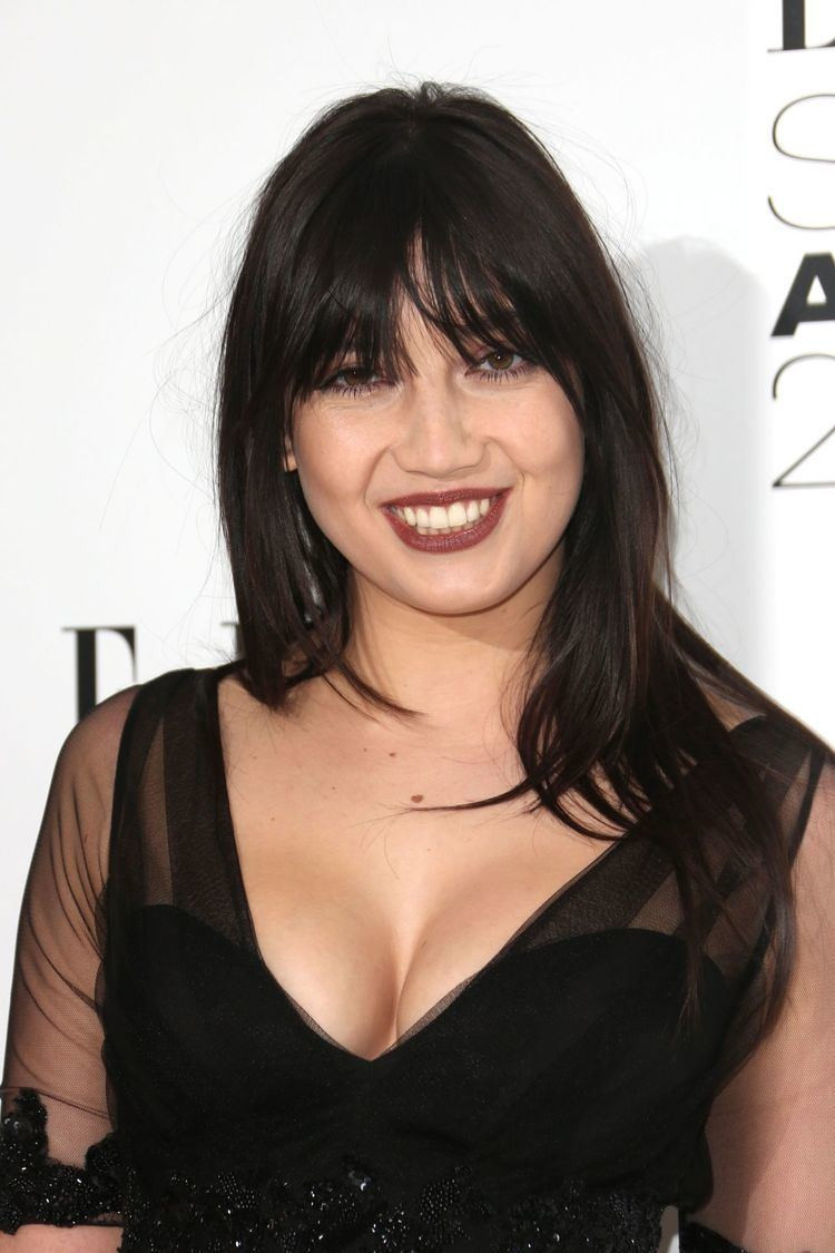 Daisy Lowe backdrop