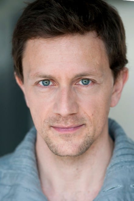 Roger Contebardo backdrop