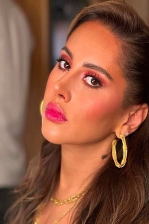 Yasmine Raeis backdrop