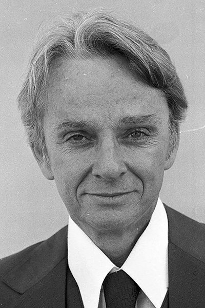 Ivan Cândido backdrop