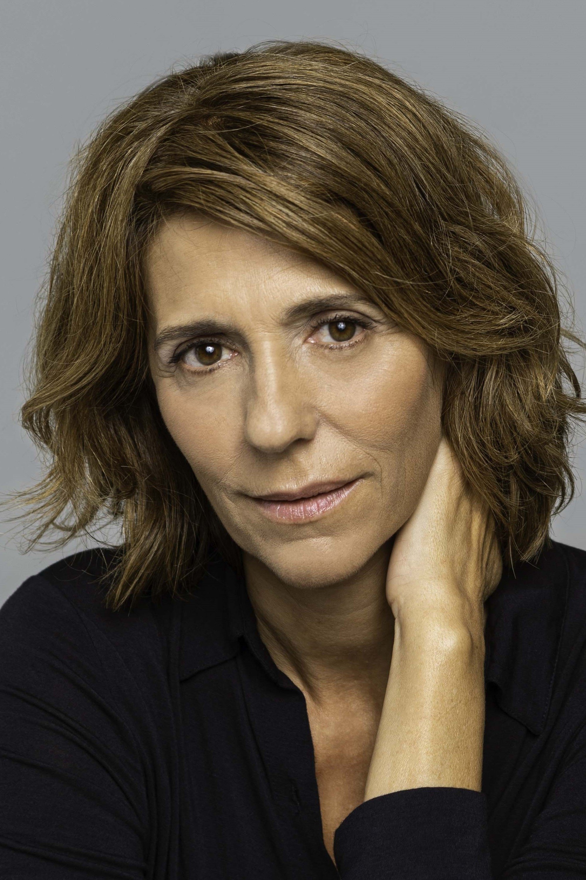 Gabriela Flores backdrop