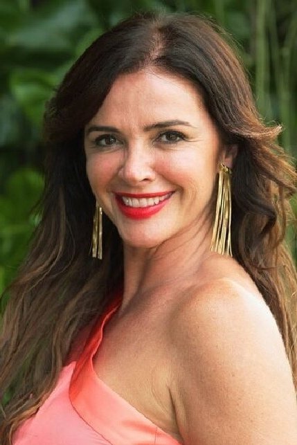 Luma de Oliveira backdrop