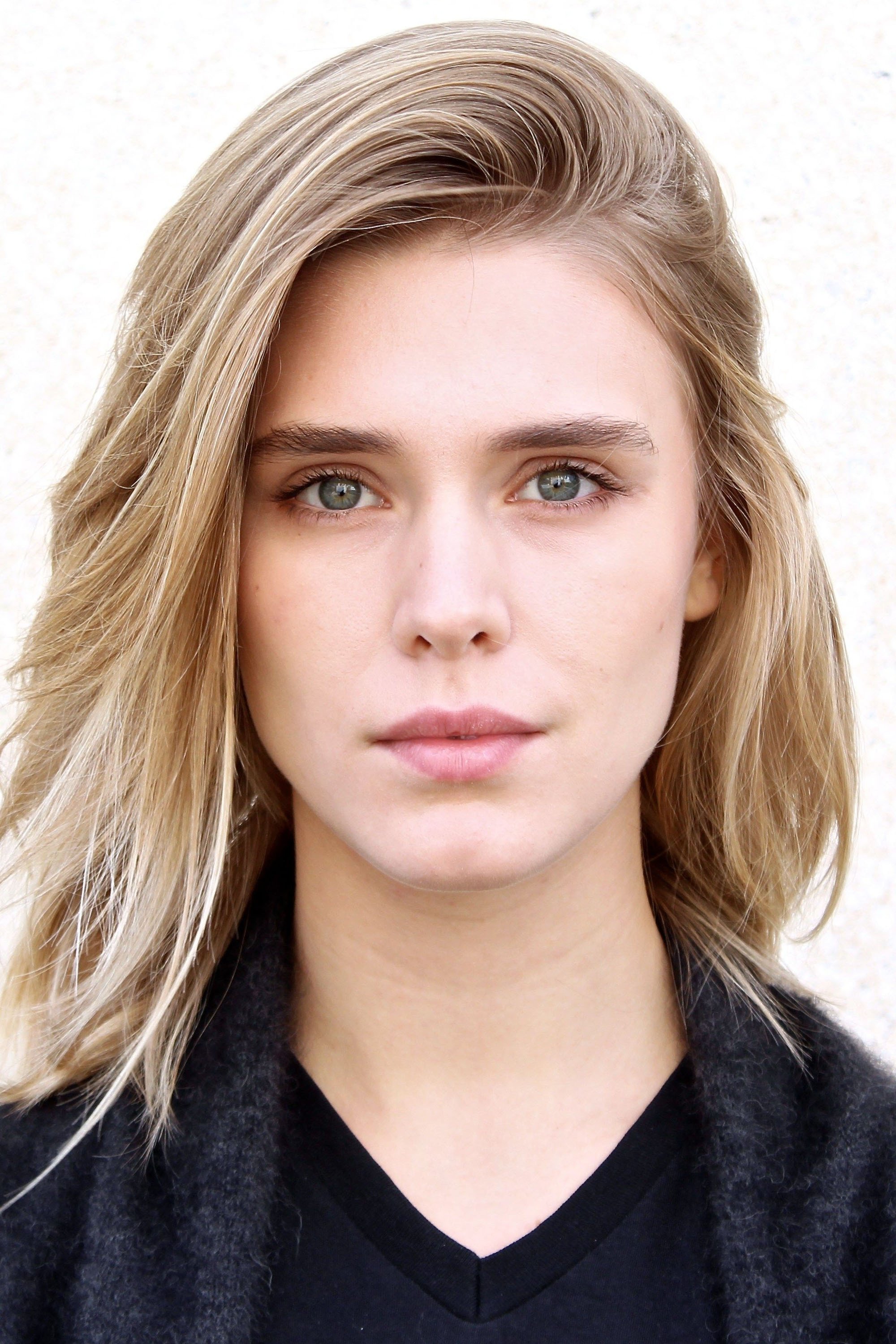 Gaia Weiss backdrop