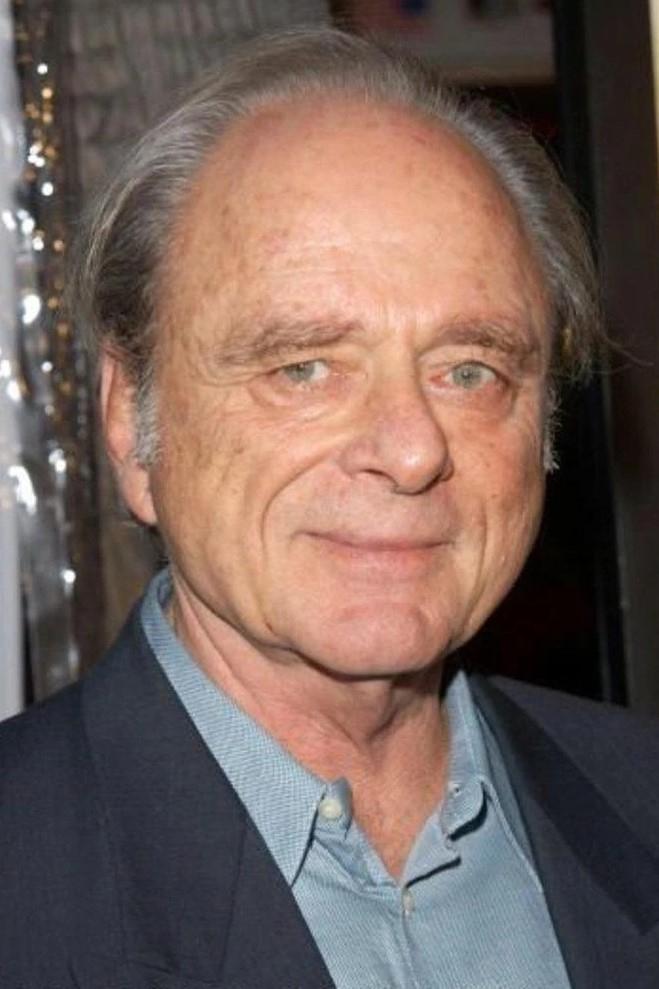 Harris Yulin backdrop