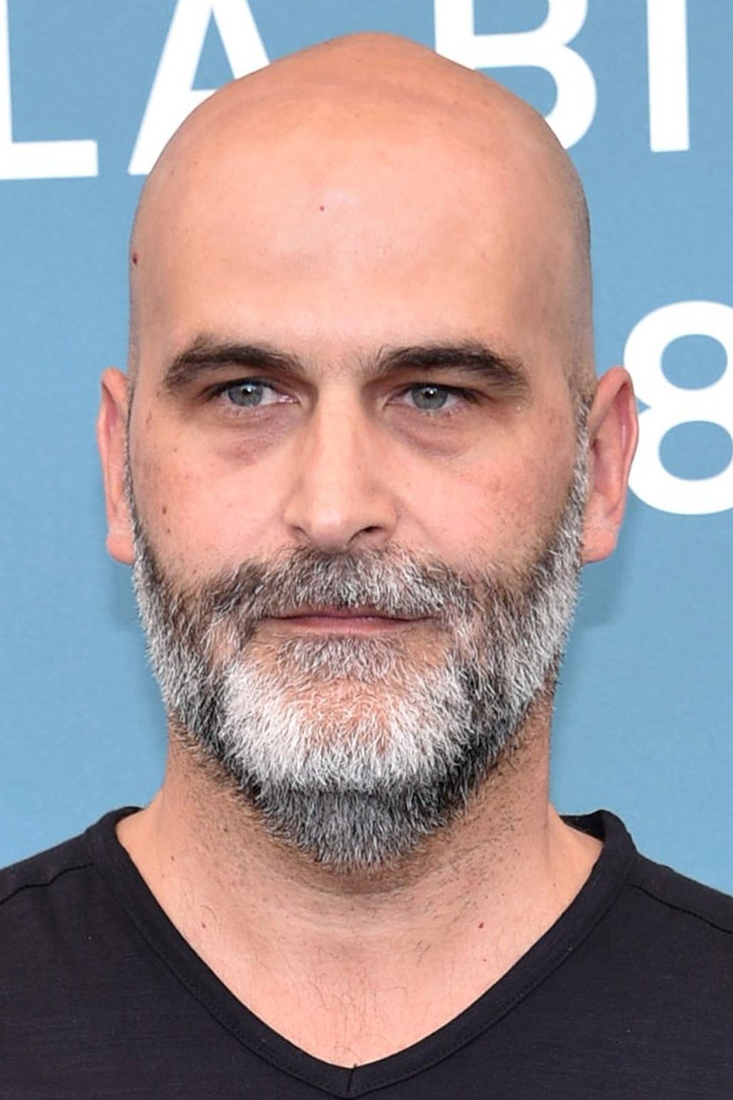 Tiago Guedes backdrop