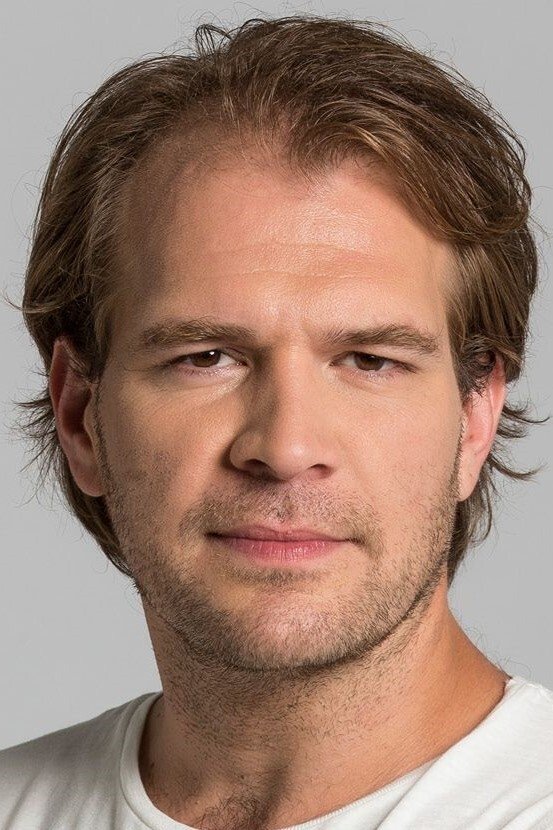 Zoltán Schmied backdrop