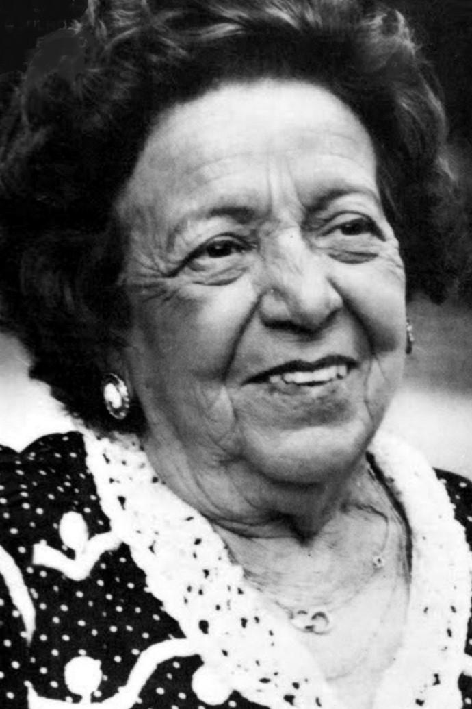 Henriqueta Brieba backdrop