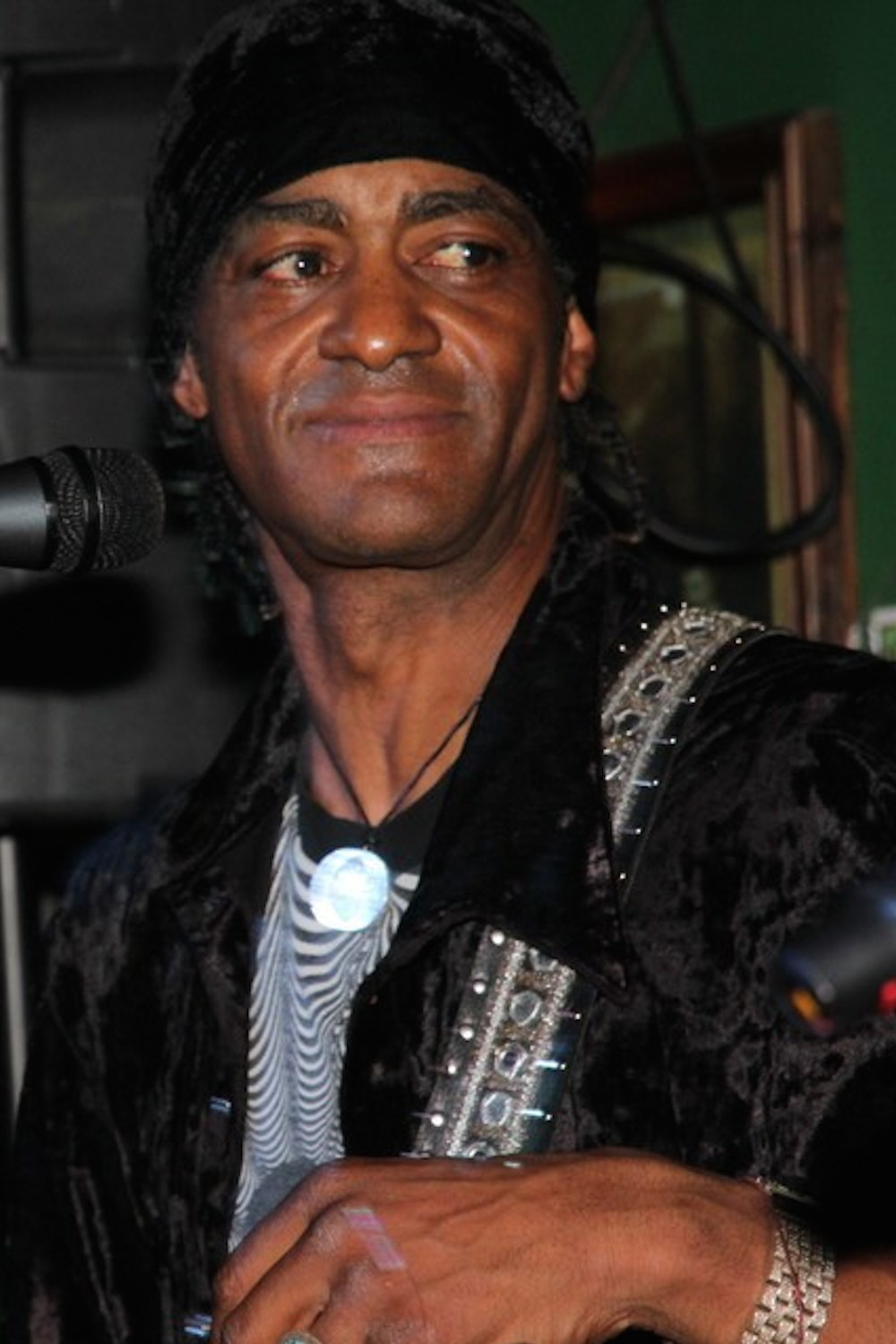 Miko Weaver → Miko Uiver backdrop