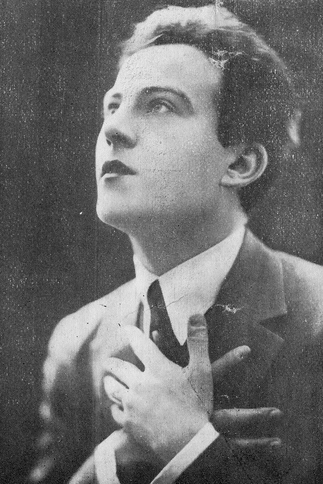 Max de Rieux backdrop