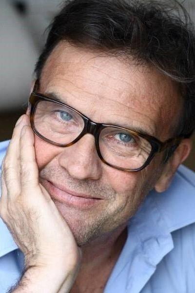 Robert Cantarella backdrop