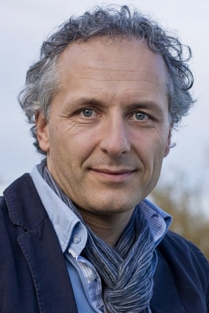 Folker Banik backdrop