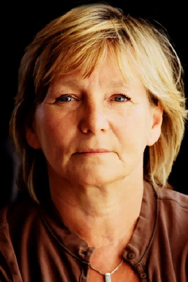 Karola Hattop backdrop