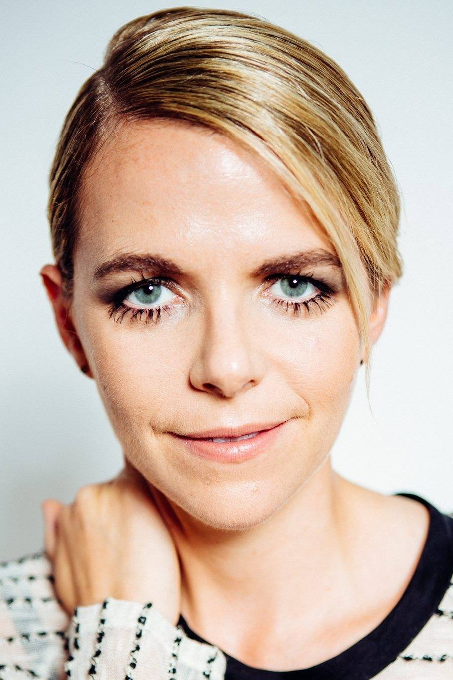 Aifa O'Donovan backdrop