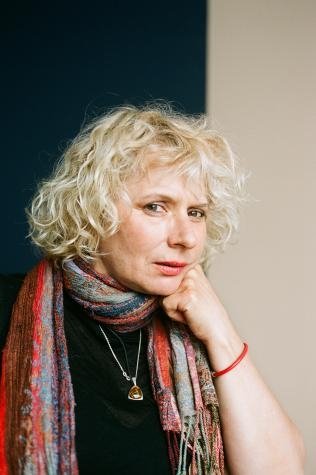 Dunja Sowinetz backdrop