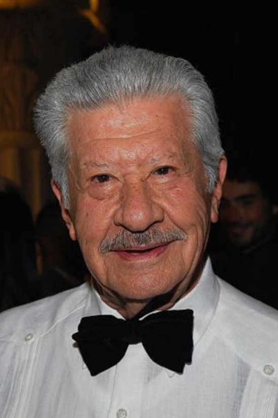 Ignacio López Tarso backdrop