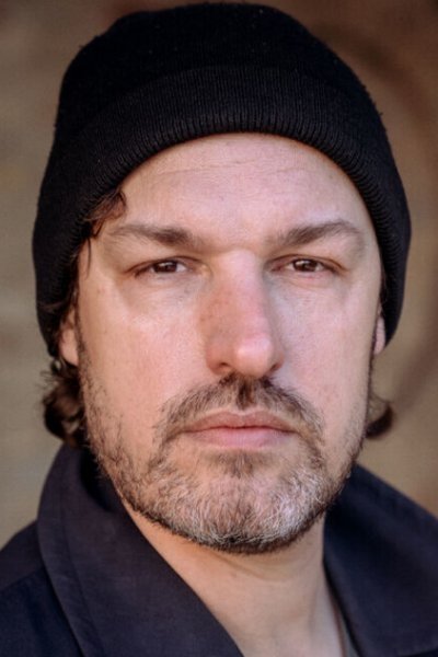 Mads Riisom backdrop