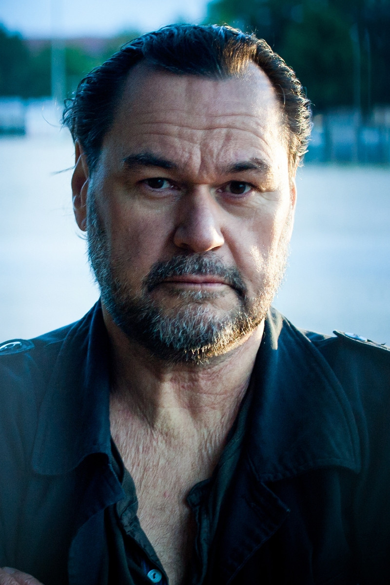 Markus John backdrop