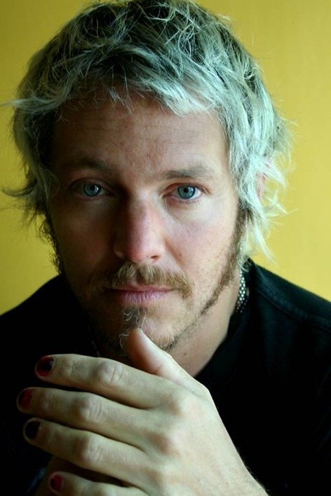 Pedro Frugone backdrop