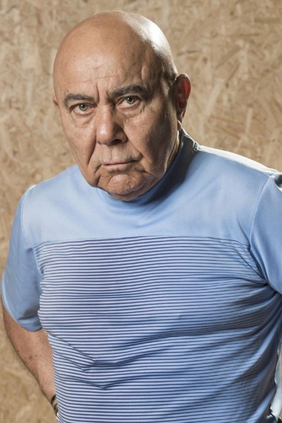 Roberto Guilherme backdrop