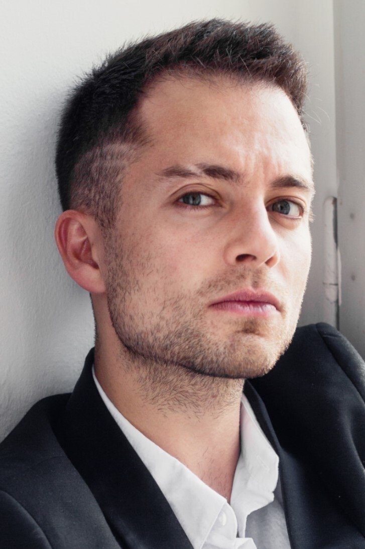 Max Hegewald backdrop