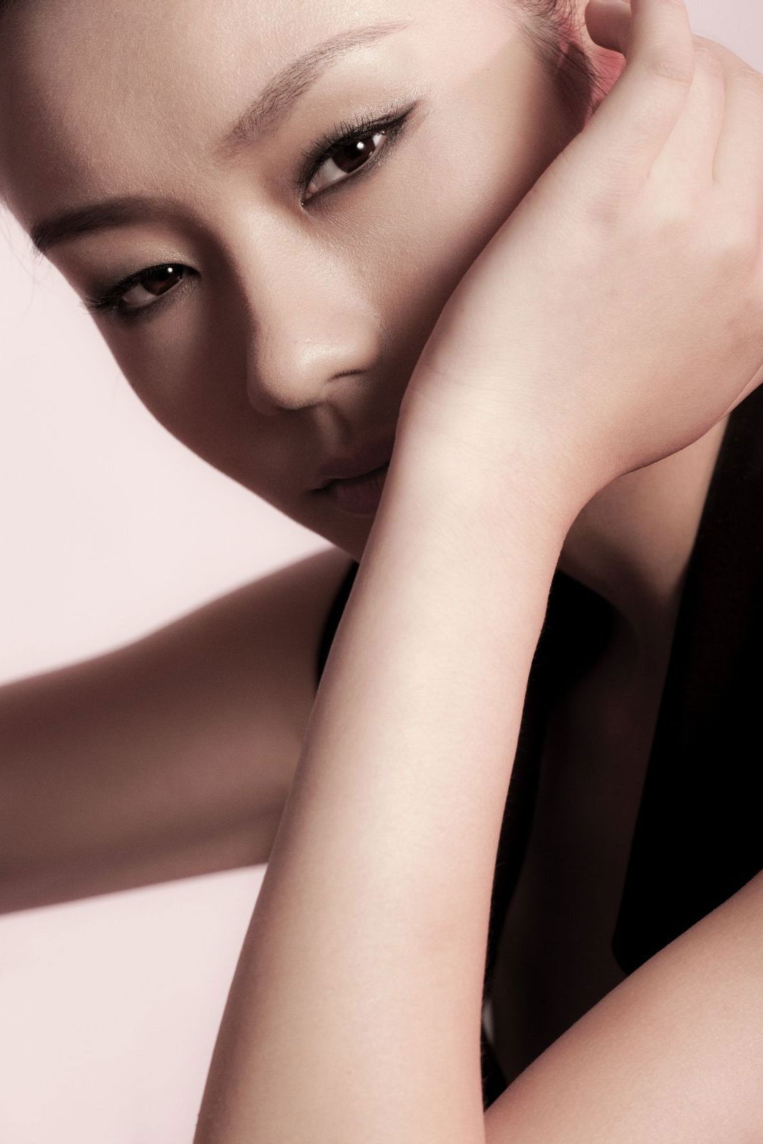 Wang Danyi Li backdrop