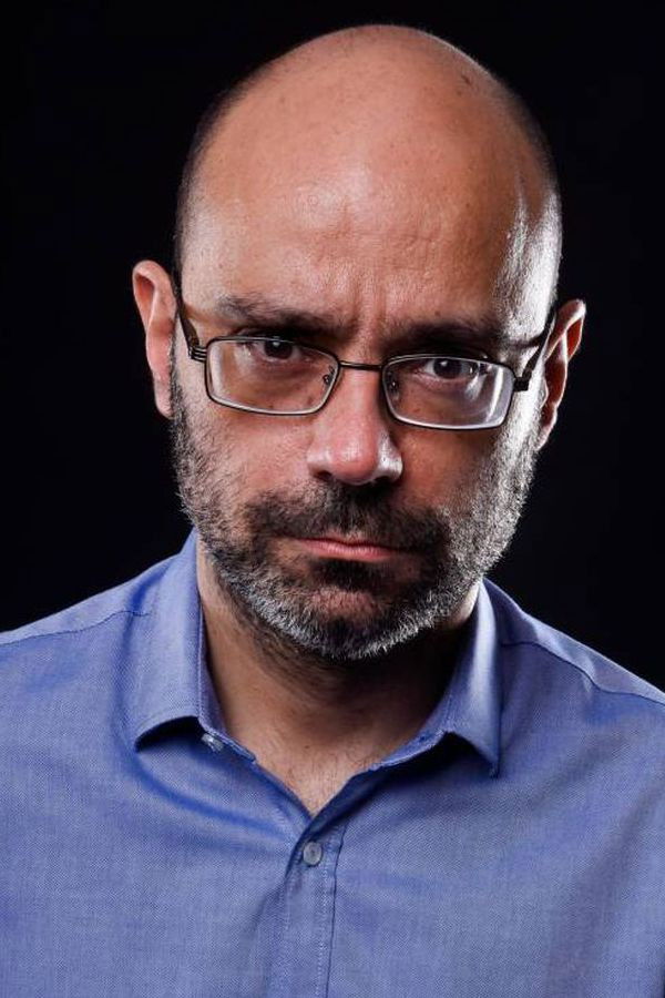 Hernán Migoya backdrop