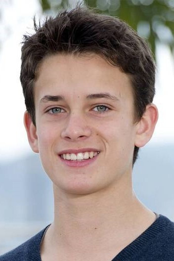 Fantin Ravat backdrop