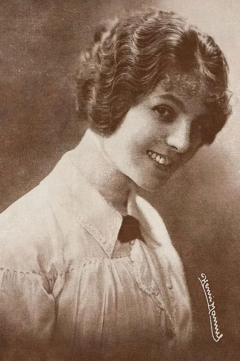 Suzanne Grandais backdrop