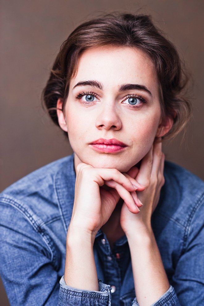 Eva Luca Klemmt backdrop