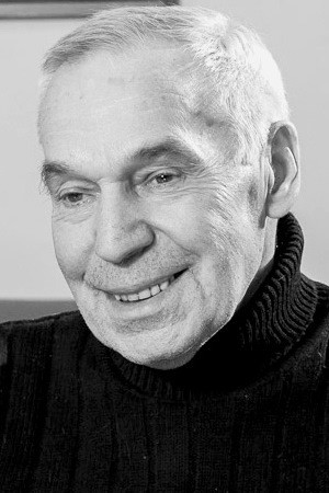 Robert Lyapidevskiy backdrop