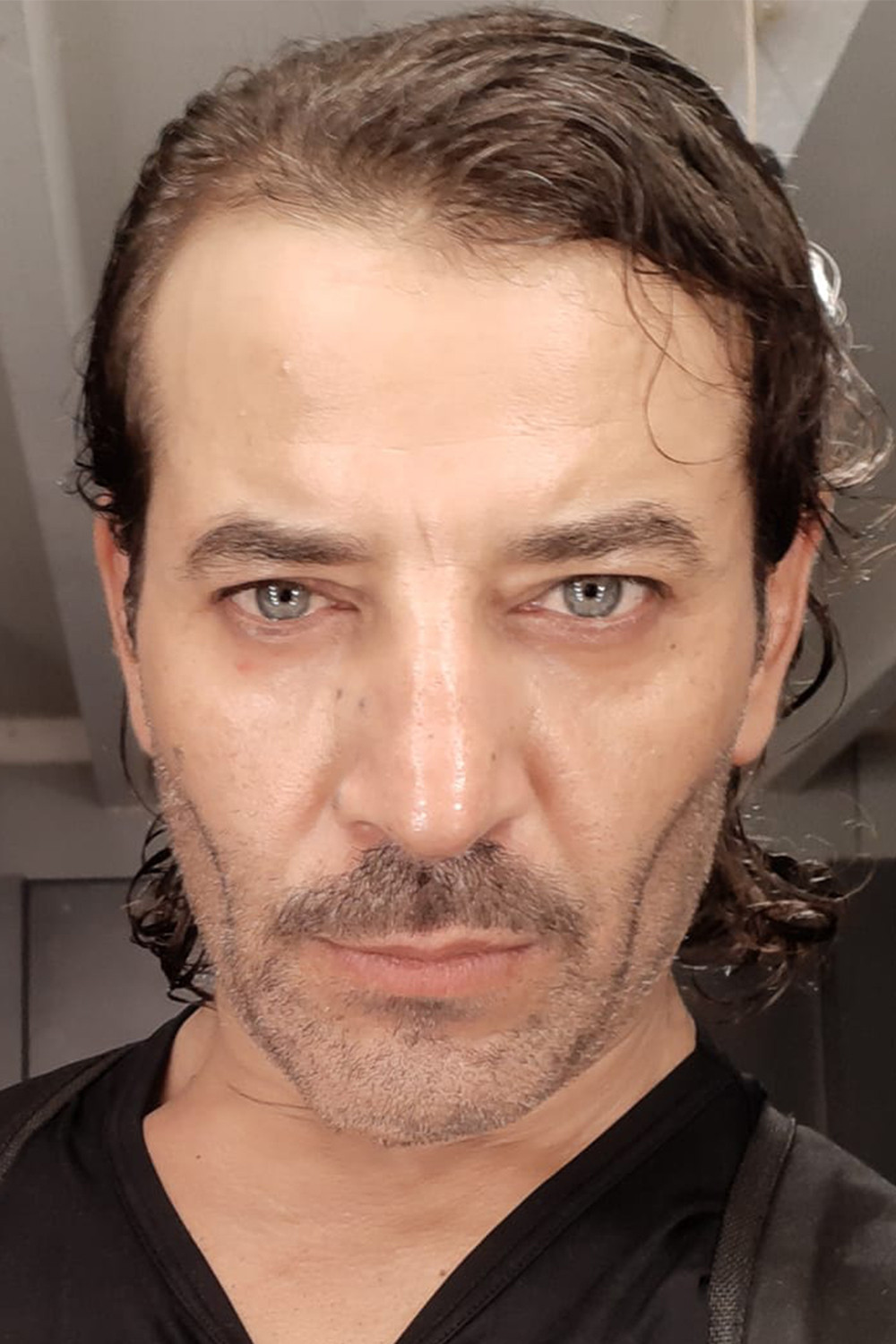 Bahram Aloui backdrop