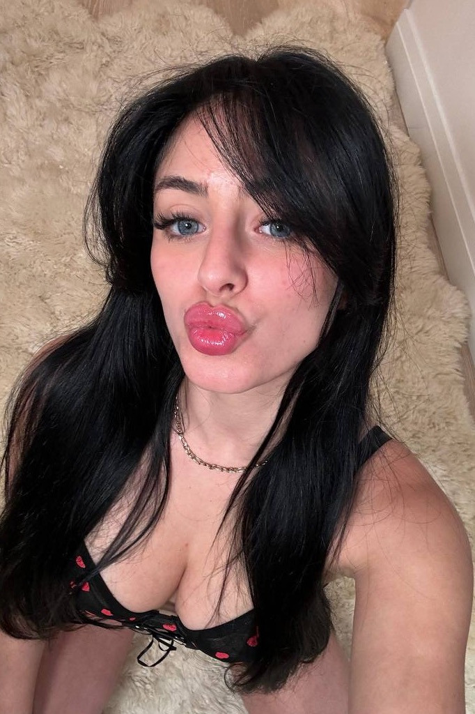 Camilla Araújo backdrop