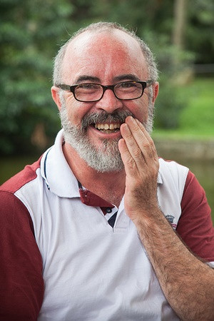 Enéas Lour backdrop