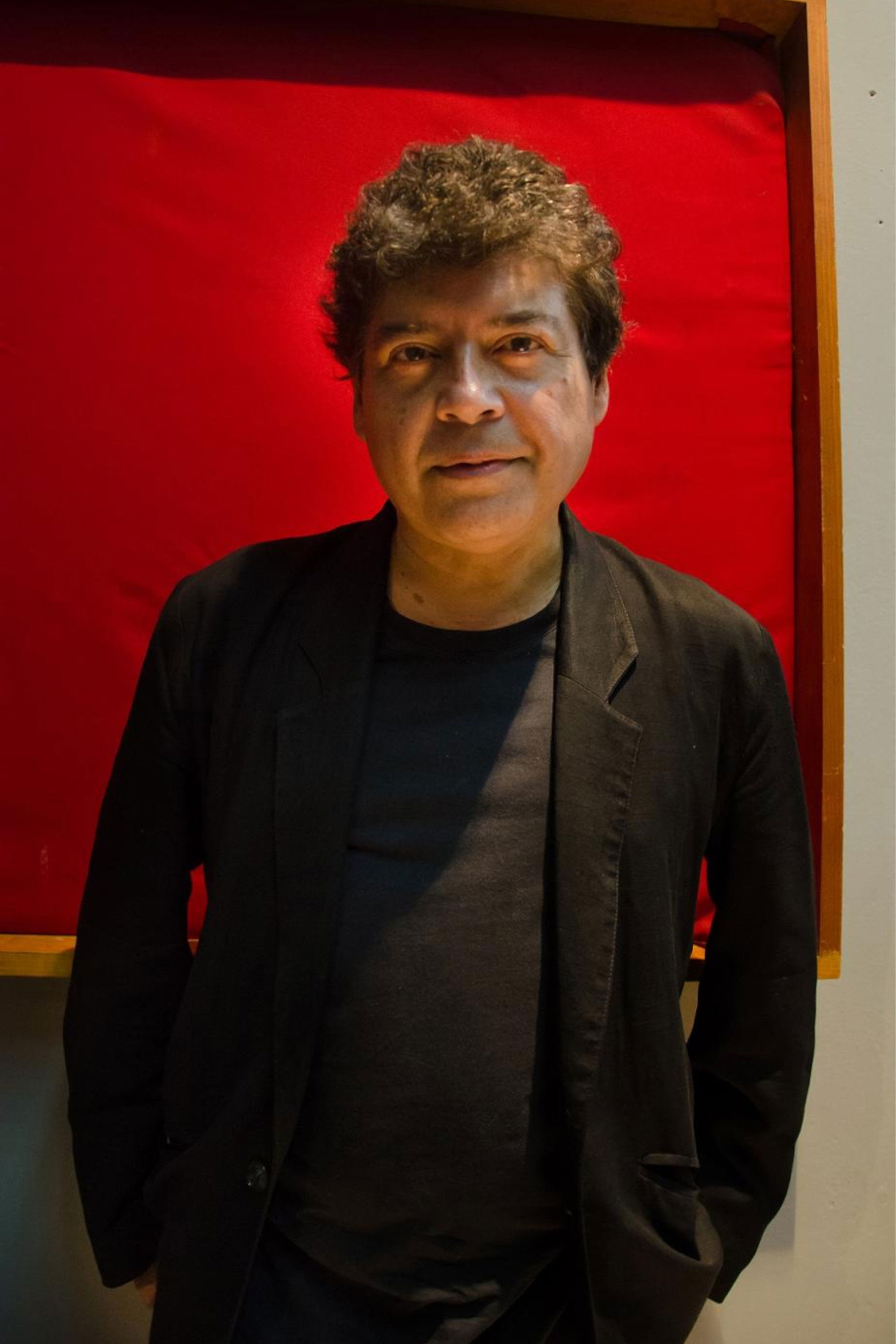 Ricardo Benet backdrop