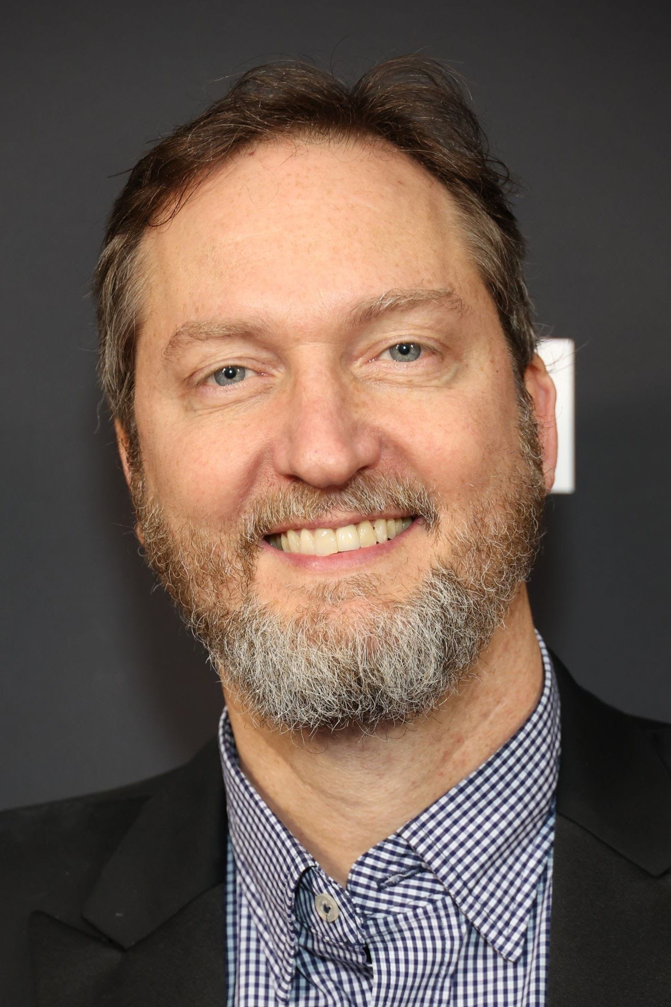 Aaron Zelman backdrop