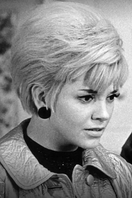 Milena Zahrynowská backdrop