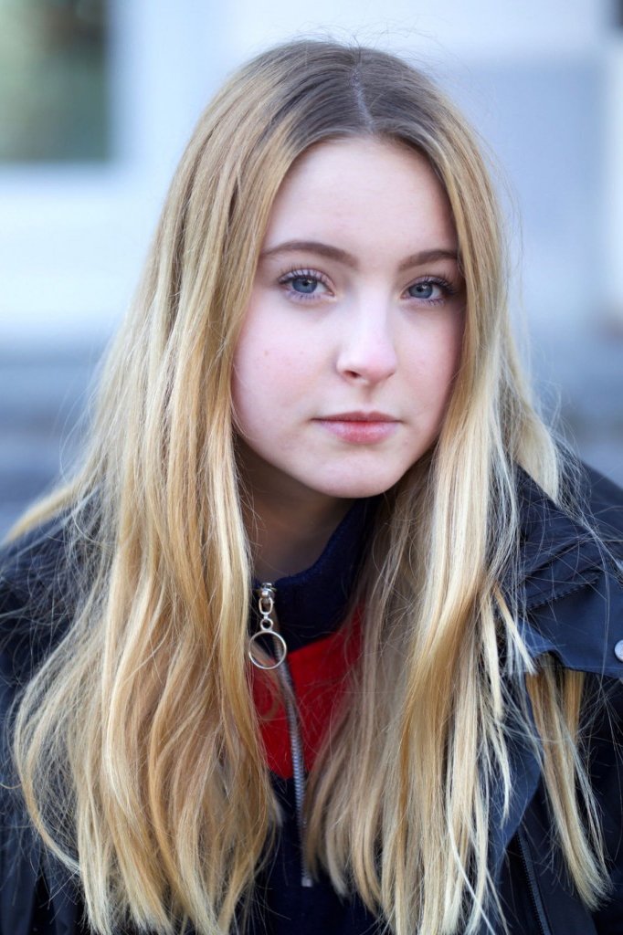 Lea Müller backdrop