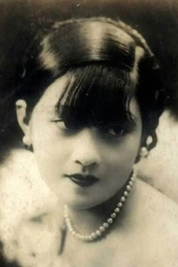 Yuexian Yan backdrop