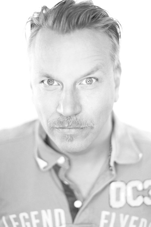 Patric Ullaeus backdrop