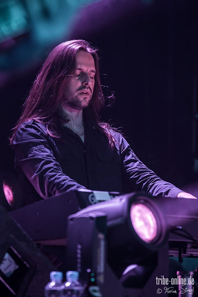 Oliver Palotai backdrop