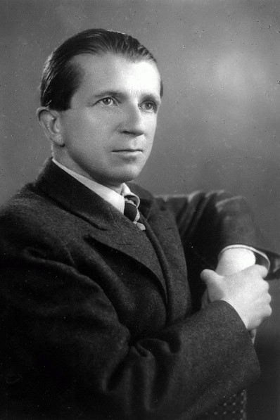 Aleksandr Gruzinsky backdrop