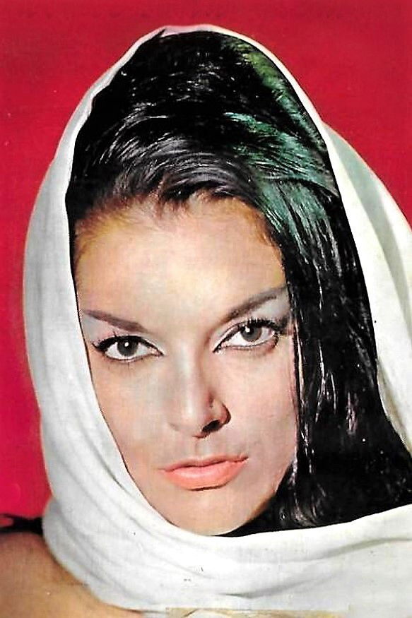 María de los Ángeles Hortelano backdrop