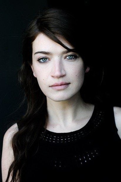 Anna Bederke backdrop