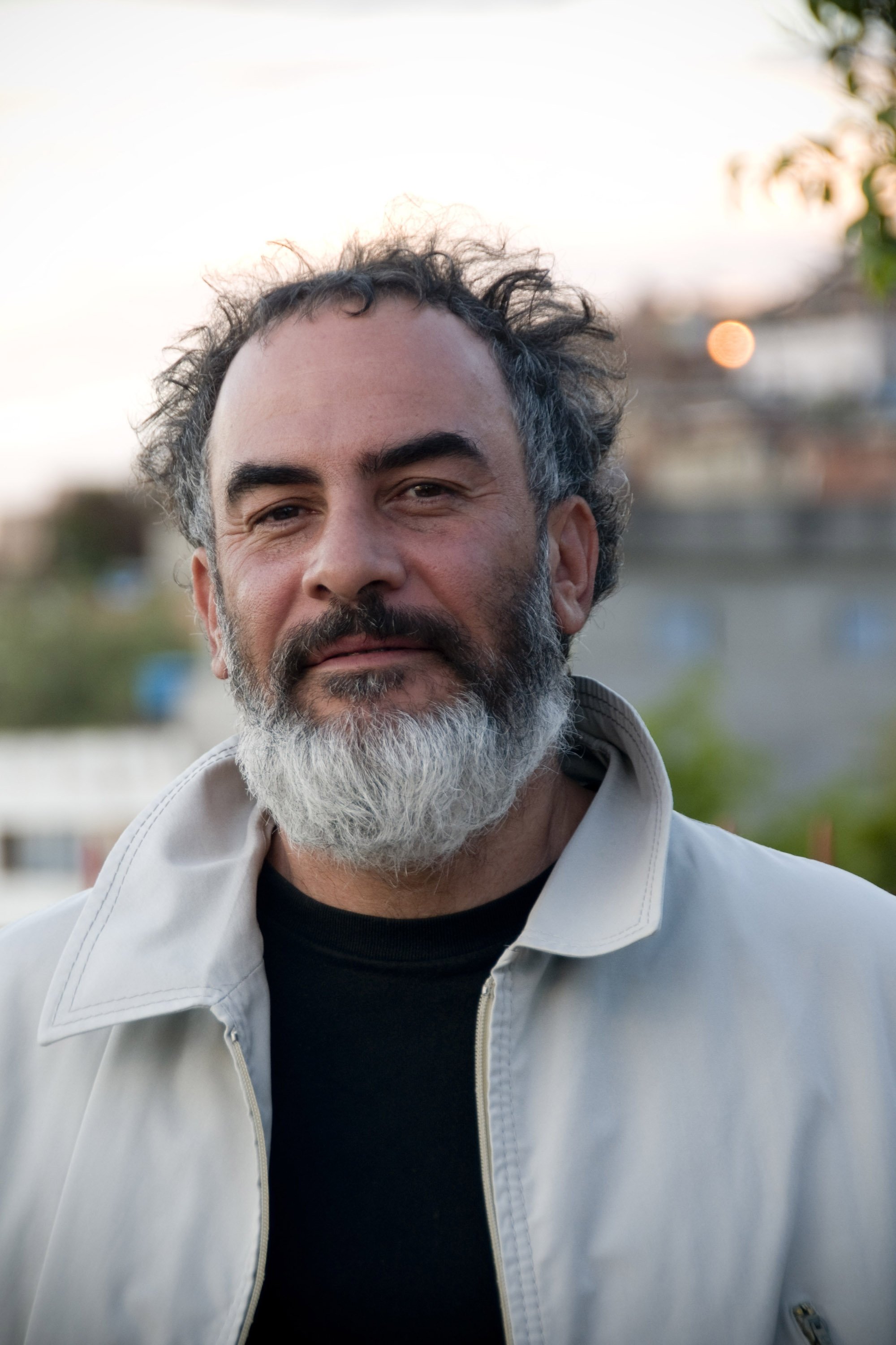 Cao Guimarães backdrop