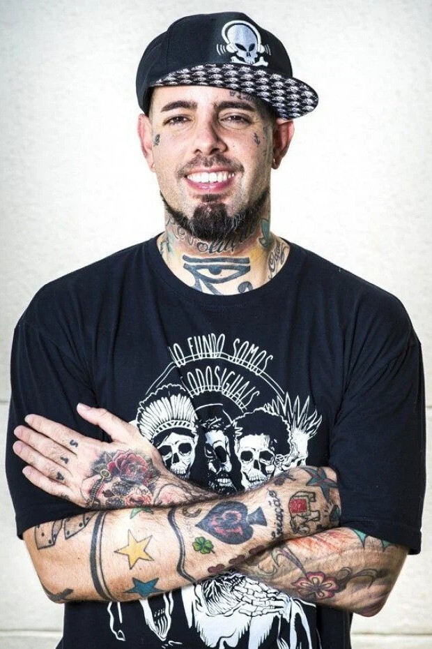 Tico Santa Cruz backdrop