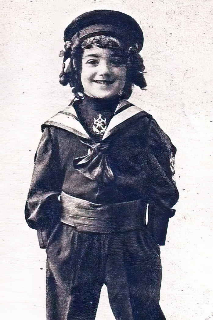 Olinda Mano backdrop