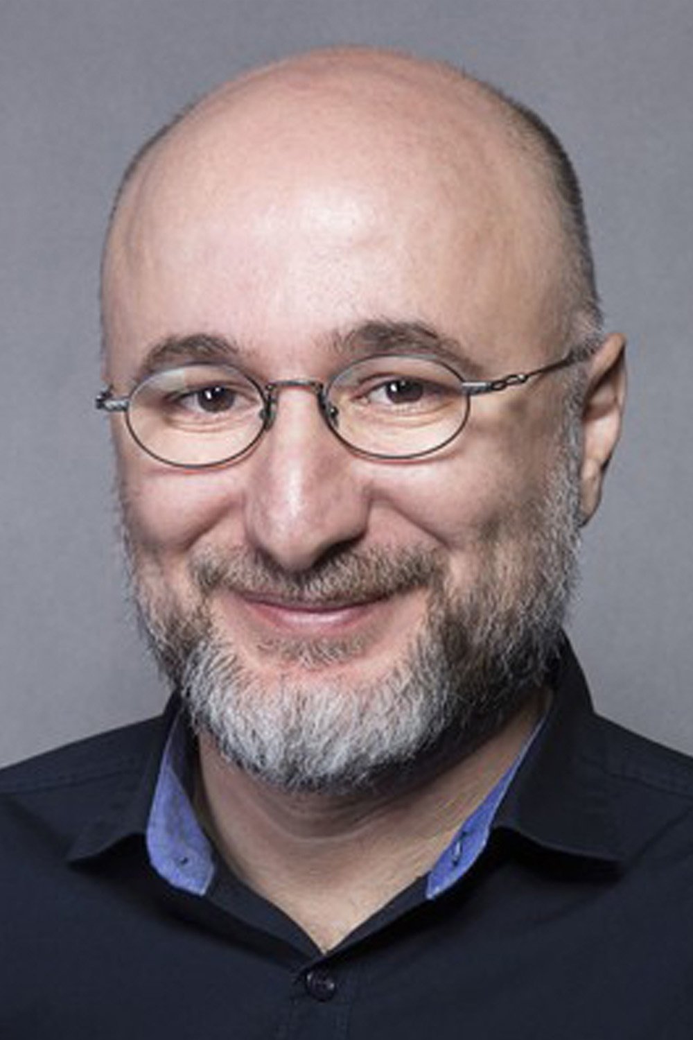 Reza Behboudi backdrop