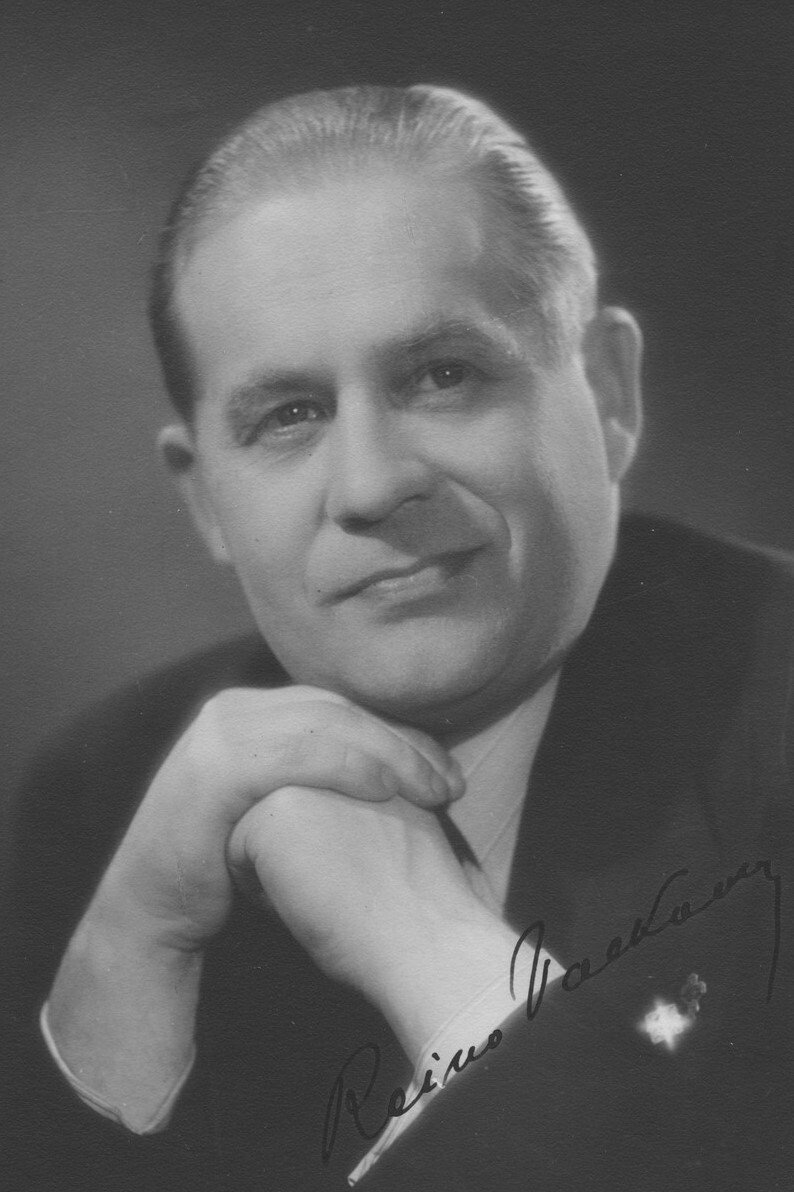 Reino Valkama backdrop