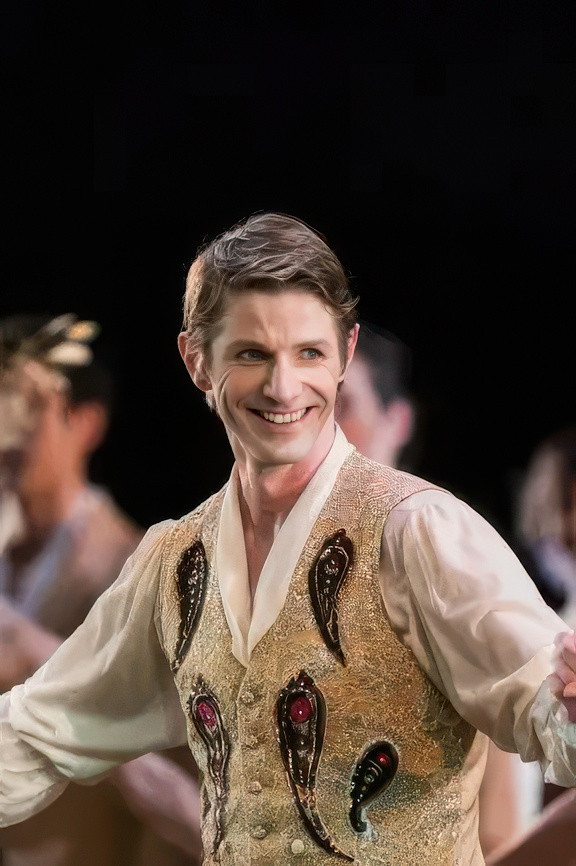 Karl Paquette backdrop